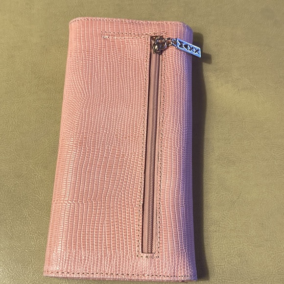 COPY - Maxi Logo Pink wallet snap closure 8X4 several compartment zip outside/… - Picture 2 of 10